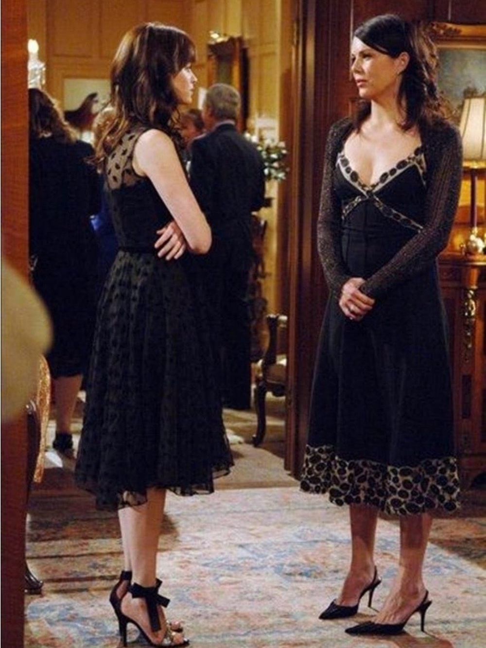 Gilmore Girls Style Dressbarn Elegant Black Dress Shrug with Button Clasp size 4